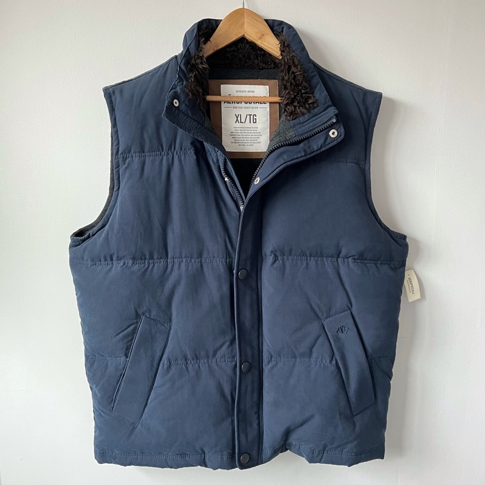 ✨NEW, NEVER WORN✨ Mens Down Vest